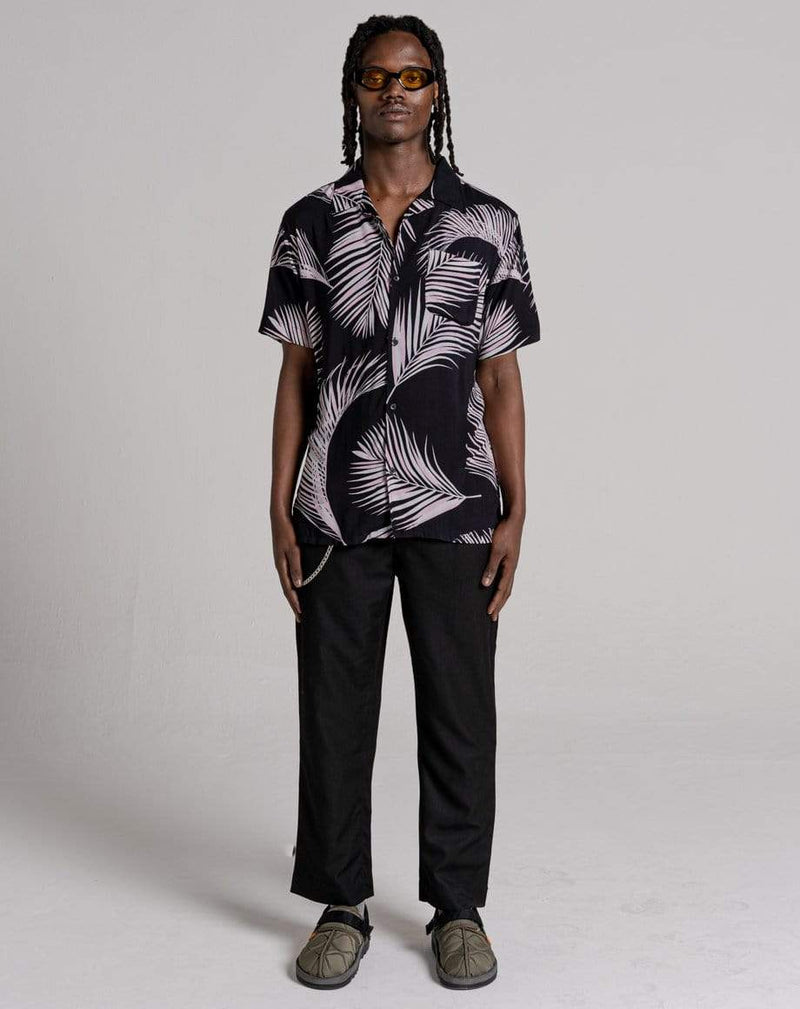 D-STRUCT CALDERA UNISEX SHORT SLEEVE PALM PRINT SHIRT | BLACK