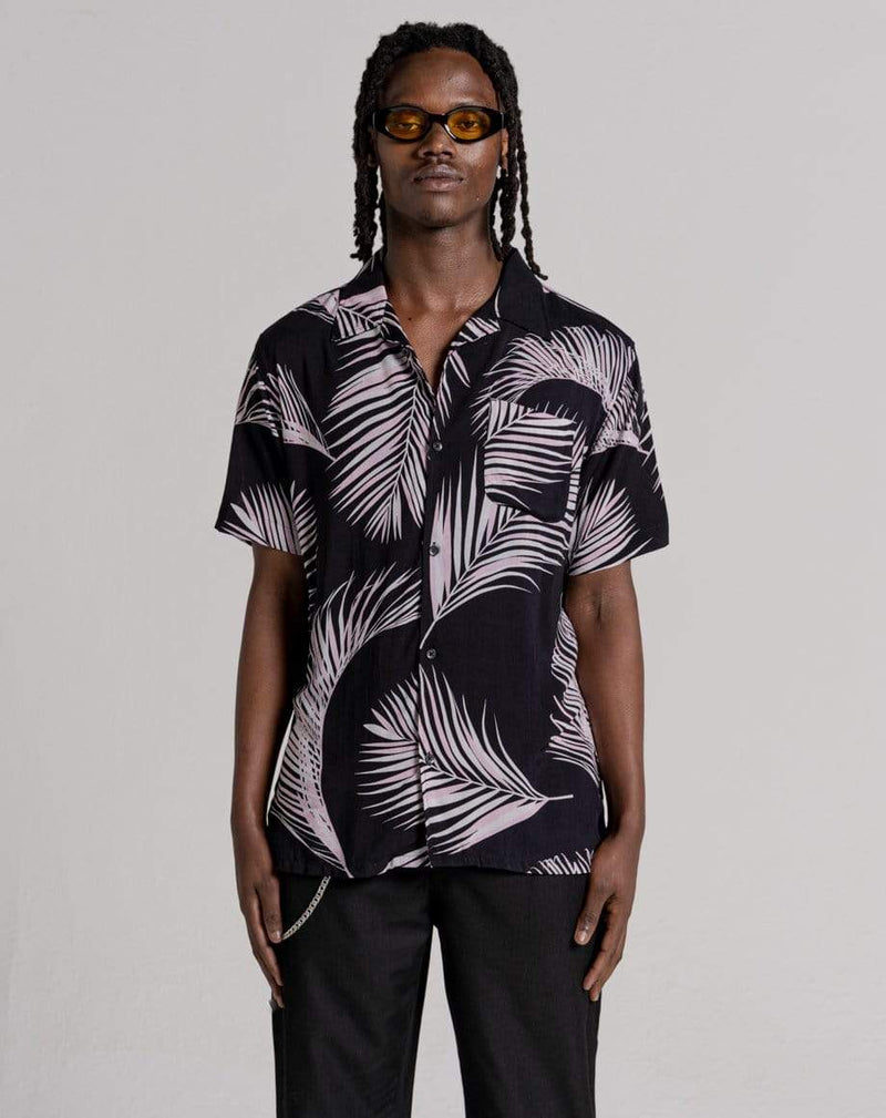 D-STRUCT CALDERA UNISEX SHORT SLEEVE PALM PRINT SHIRT | BLACK