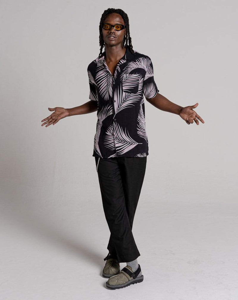 D-STRUCT CALDERA UNISEX SHORT SLEEVE PALM PRINT SHIRT | BLACK